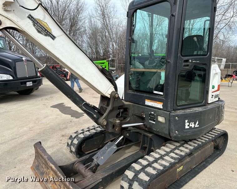 image for item OF9252 2017 Bobcat E42 mini excavator