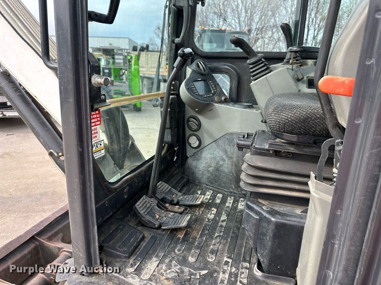 image for item OF9252 2017 Bobcat E42 mini excavator