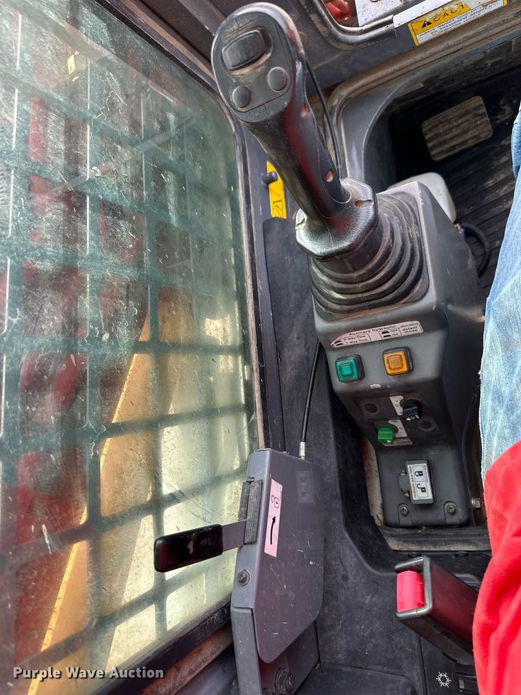 image for item OF9254 2018 Takeuchi TL8 tracked skid steer loader