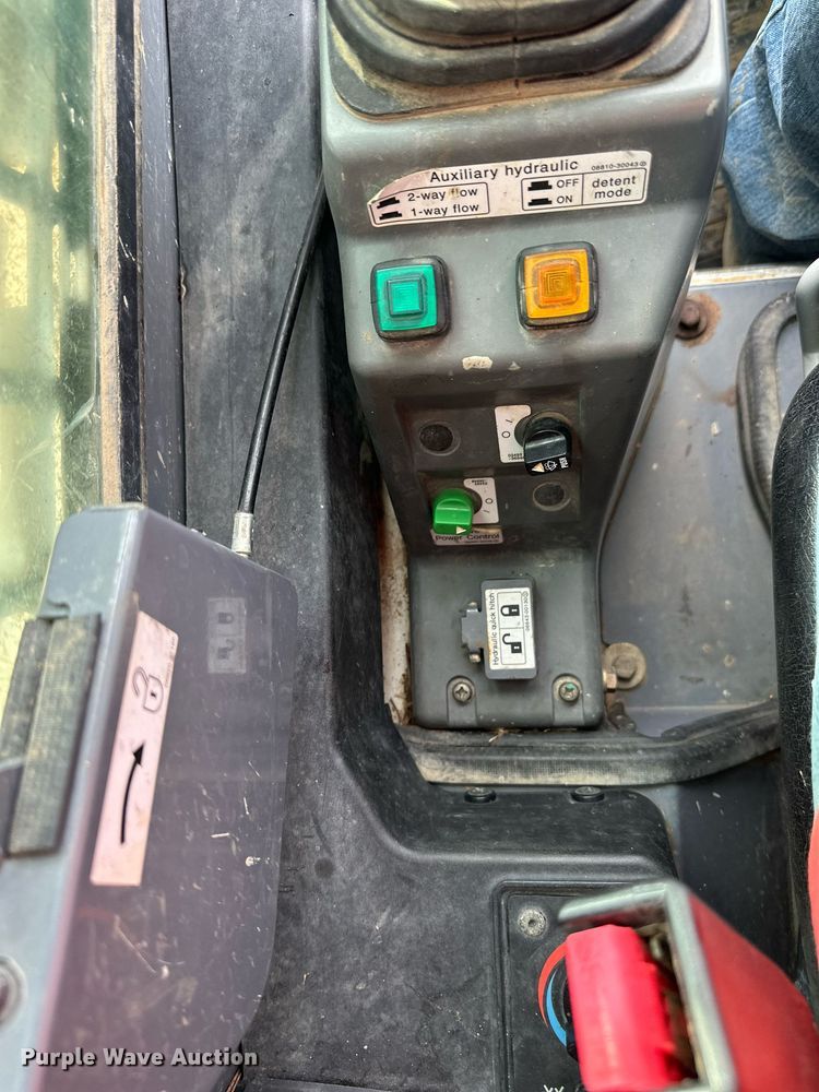 image for item OF9254 2018 Takeuchi TL8 tracked skid steer loader