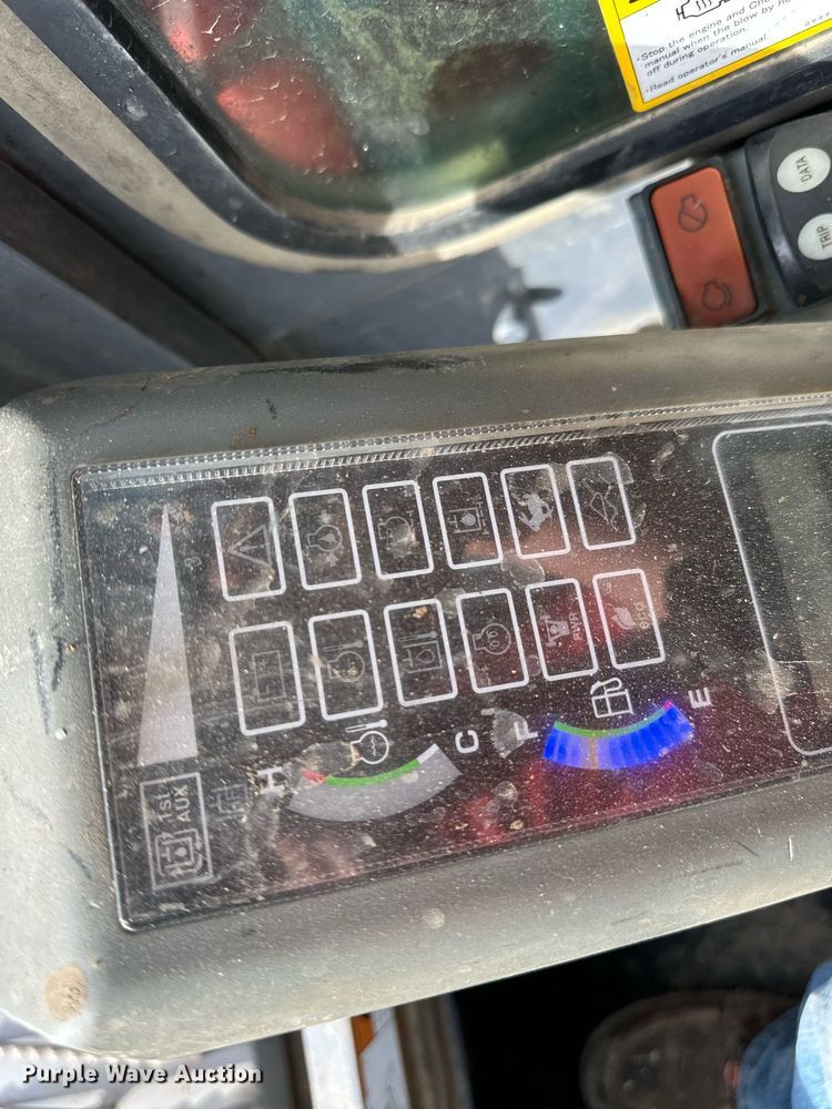 image for item OF9254 2018 Takeuchi TL8 tracked skid steer loader