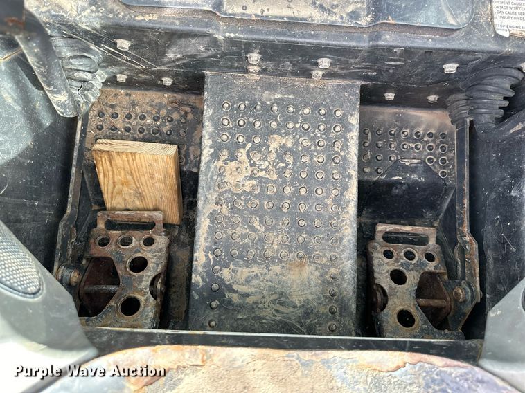 image for item OF9255 2015 Bobcat  S550 skid steer loader