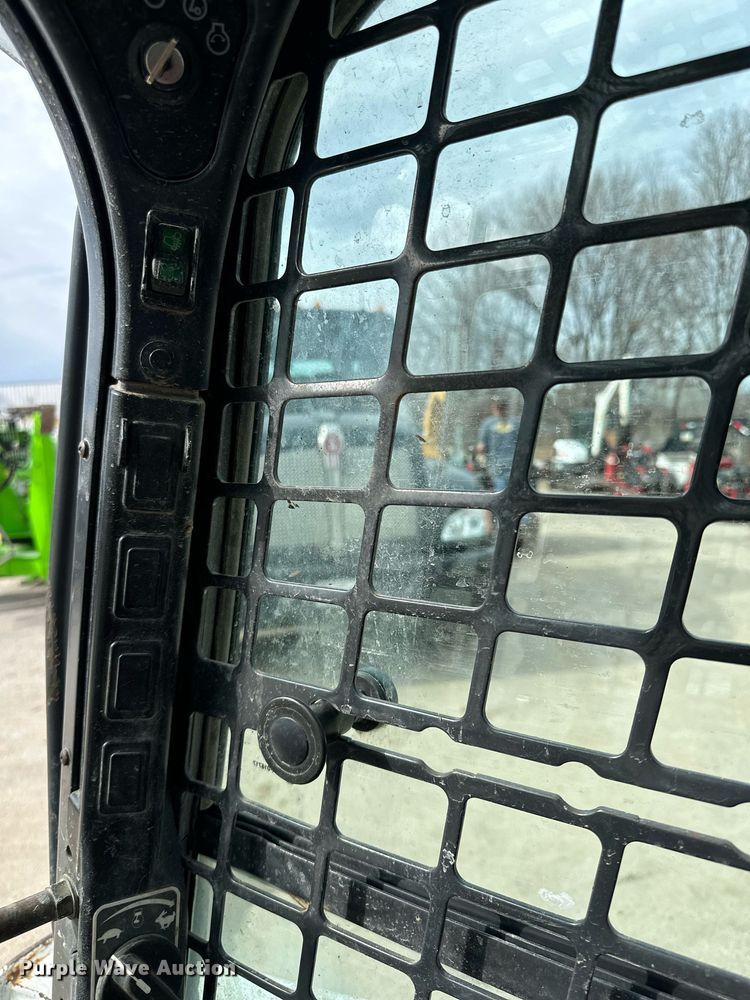 image for item OF9255 2015 Bobcat  S550 skid steer loader