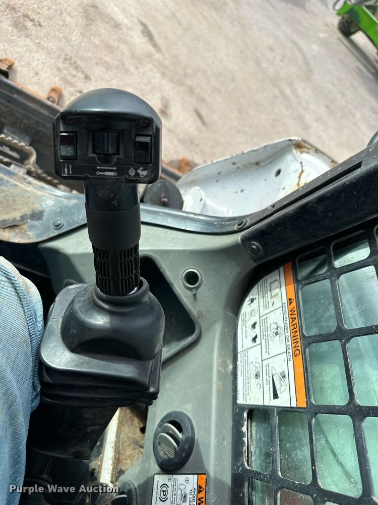 image for item OF9255 2015 Bobcat  S550 skid steer loader