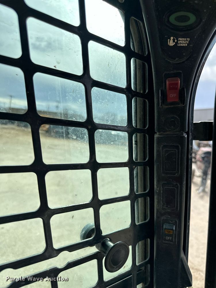 image for item OF9255 2015 Bobcat  S550 skid steer loader