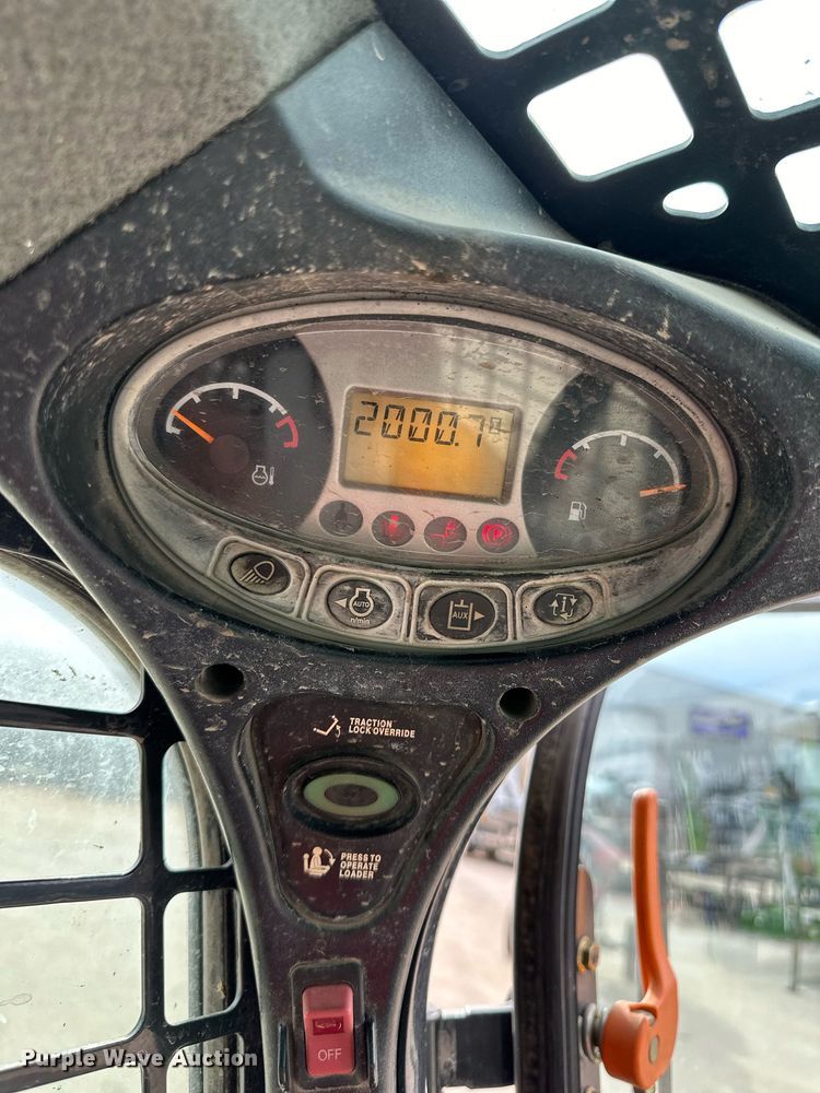 image for item OF9255 2015 Bobcat  S550 skid steer loader