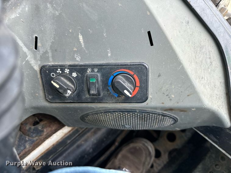 image for item OF9255 2015 Bobcat  S550 skid steer loader