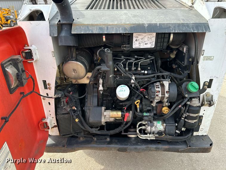 image for item OF9255 2015 Bobcat  S550 skid steer loader