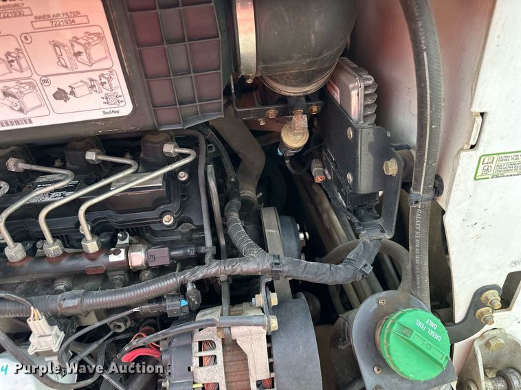 image for item OF9255 2015 Bobcat  S550 skid steer loader