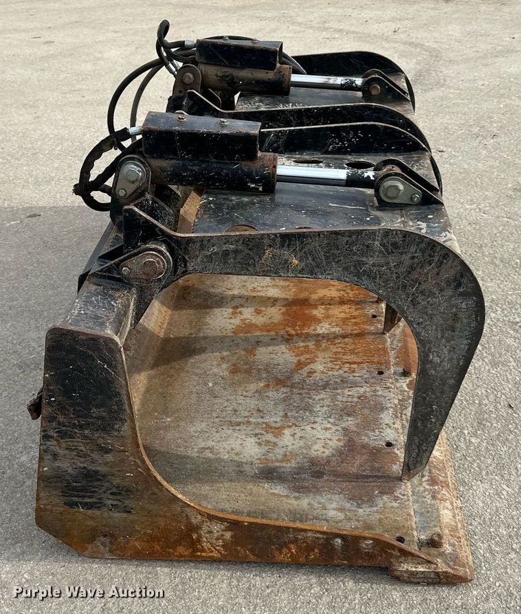 image for item OF9258 Erskine skid steer grapple bucket