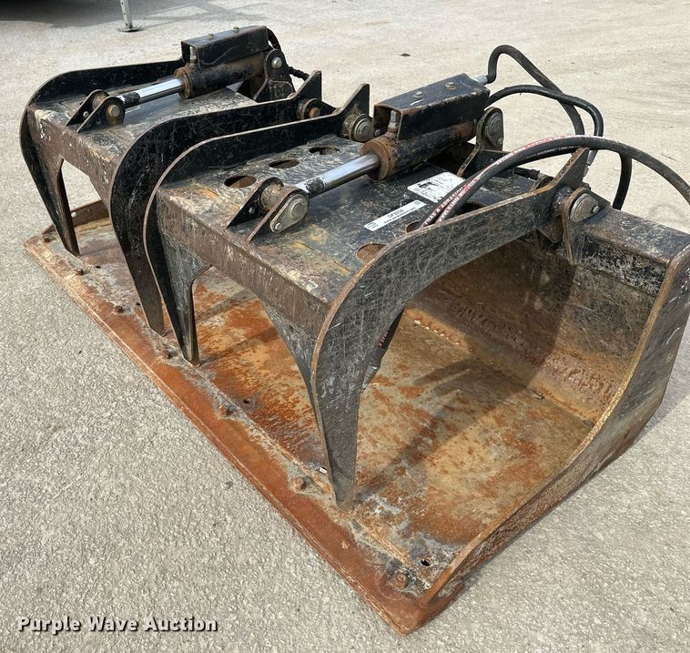 image for item OF9258 Erskine skid steer grapple bucket