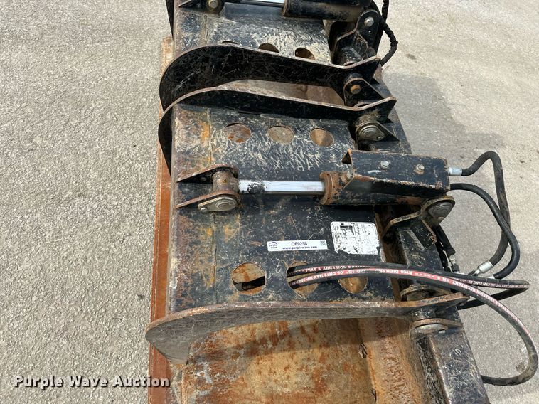 image for item OF9258 Erskine skid steer grapple bucket