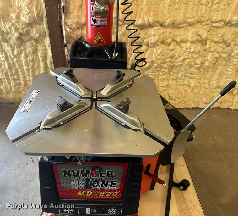 image for item OF9284 Number One MD-620 tire machine 