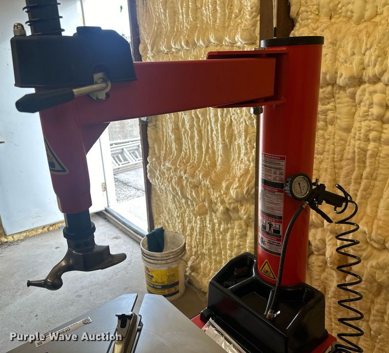 image for item OF9284 Number One MD-620 tire machine 