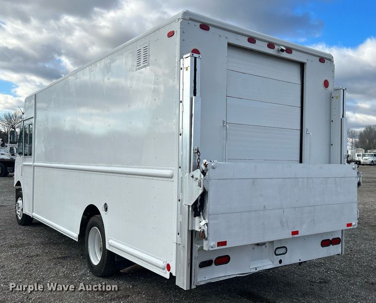 image for item OI9505 2012 Workhorse W62 delivery van