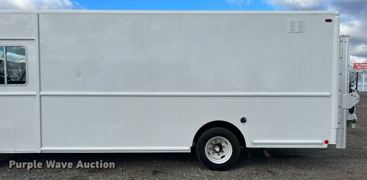 image for item OI9505 2012 Workhorse W62 delivery van