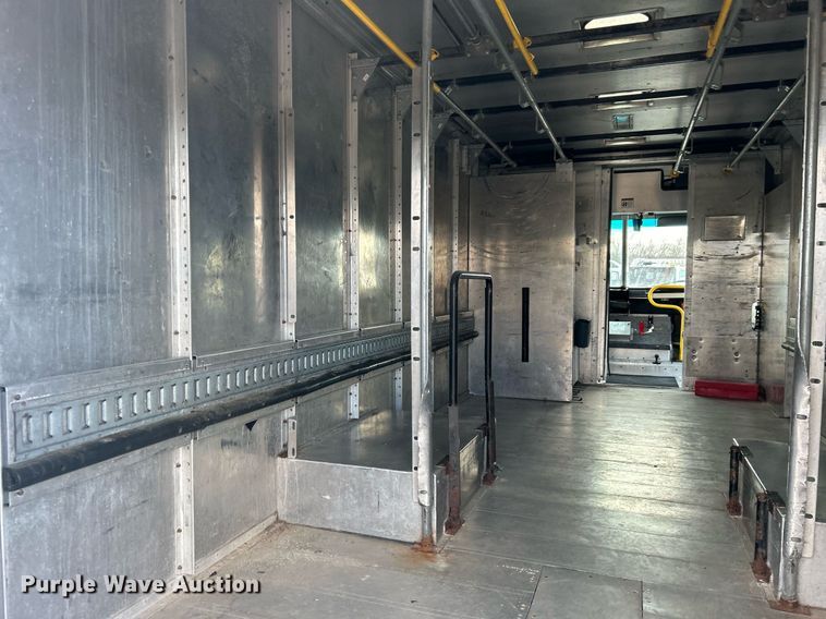 image for item OI9505 2012 Workhorse W62 delivery van