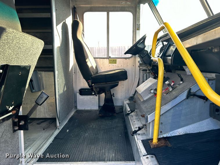 image for item OI9505 2012 Workhorse W62 delivery van