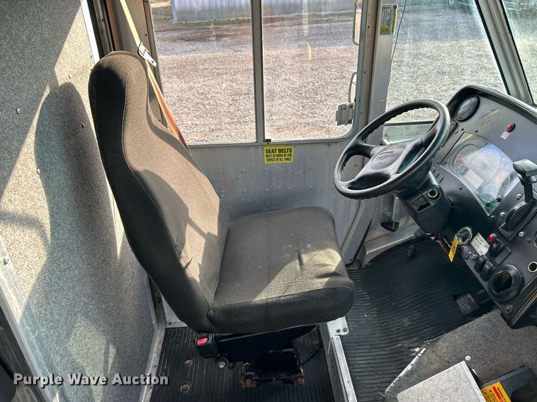 image for item OI9505 2012 Workhorse W62 delivery van