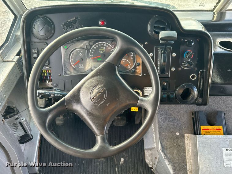 image for item OI9505 2012 Workhorse W62 delivery van