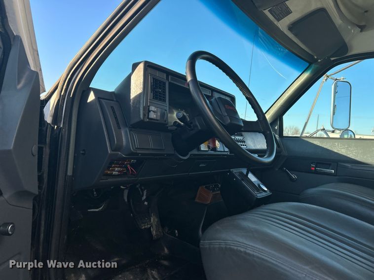 image for item OI9555 1995 GMC Top Kick mobile command center