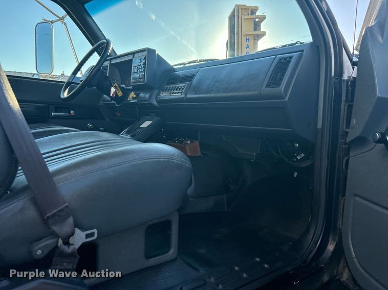 image for item OI9555 1995 GMC Top Kick mobile command center