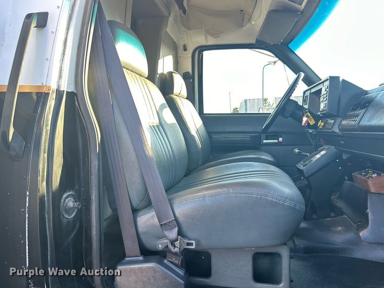 image for item OI9555 1995 GMC Top Kick mobile command center