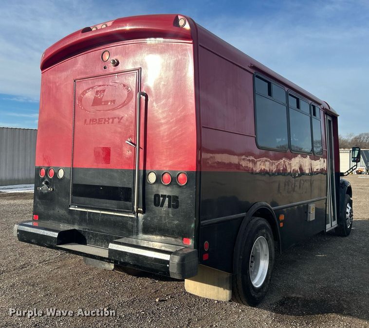 image for item OI9556 2019 Freightliner  Business Class M2 shuttle bus