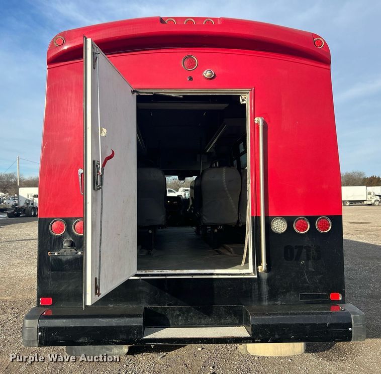 image for item OI9556 2019 Freightliner  Business Class M2 shuttle bus