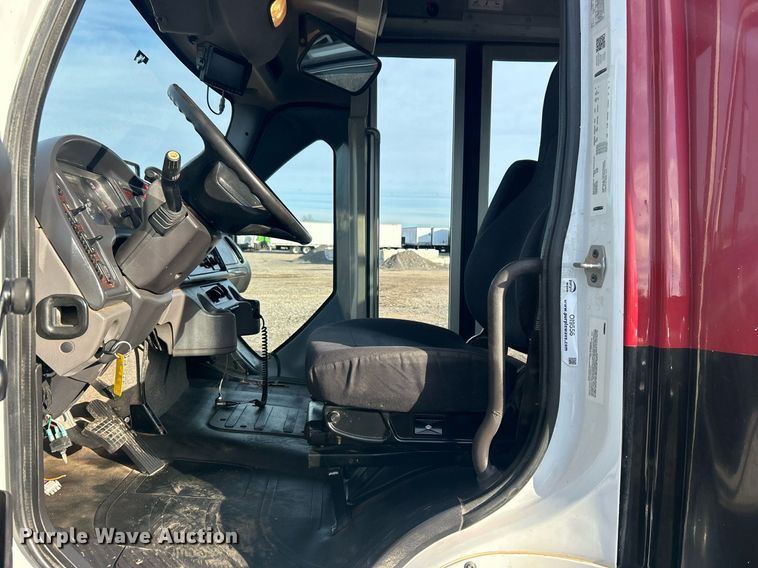 image for item OI9556 2019 Freightliner  Business Class M2 shuttle bus