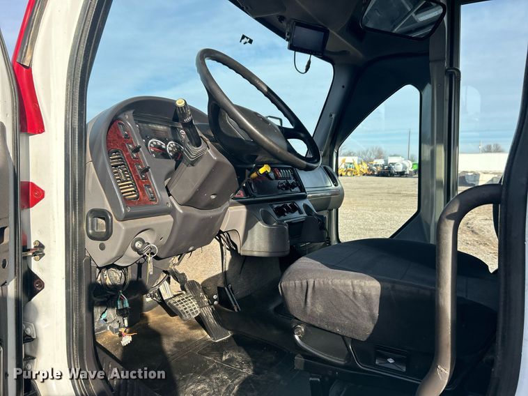 image for item OI9556 2019 Freightliner  Business Class M2 shuttle bus