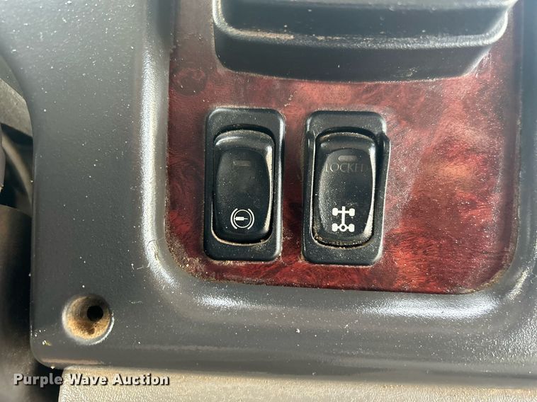 image for item OI9556 2019 Freightliner  Business Class M2 shuttle bus