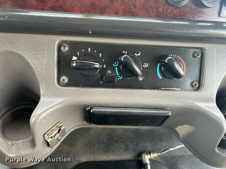 image for item OI9556 2019 Freightliner  Business Class M2 shuttle bus