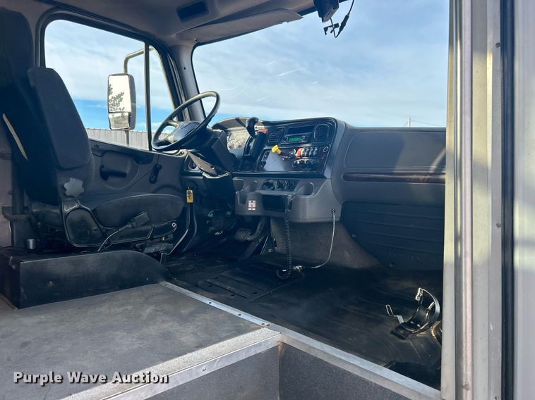 image for item OI9556 2019 Freightliner  Business Class M2 shuttle bus