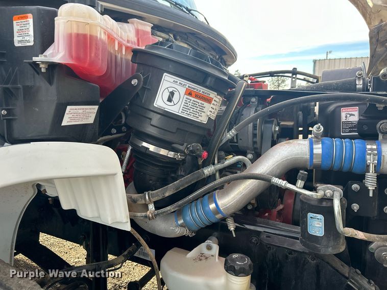 image for item OI9556 2019 Freightliner  Business Class M2 shuttle bus