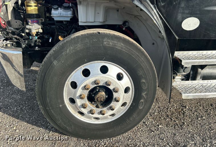 image for item OI9556 2019 Freightliner  Business Class M2 shuttle bus