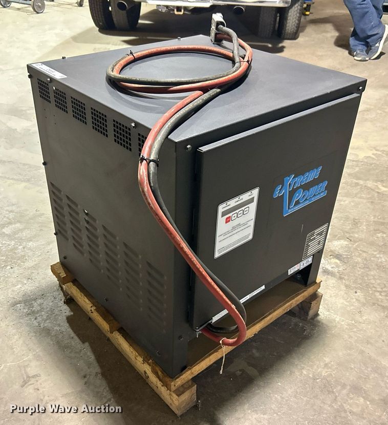 image for item OI9558 Extreme Power XPT18-865B forklift battery charger