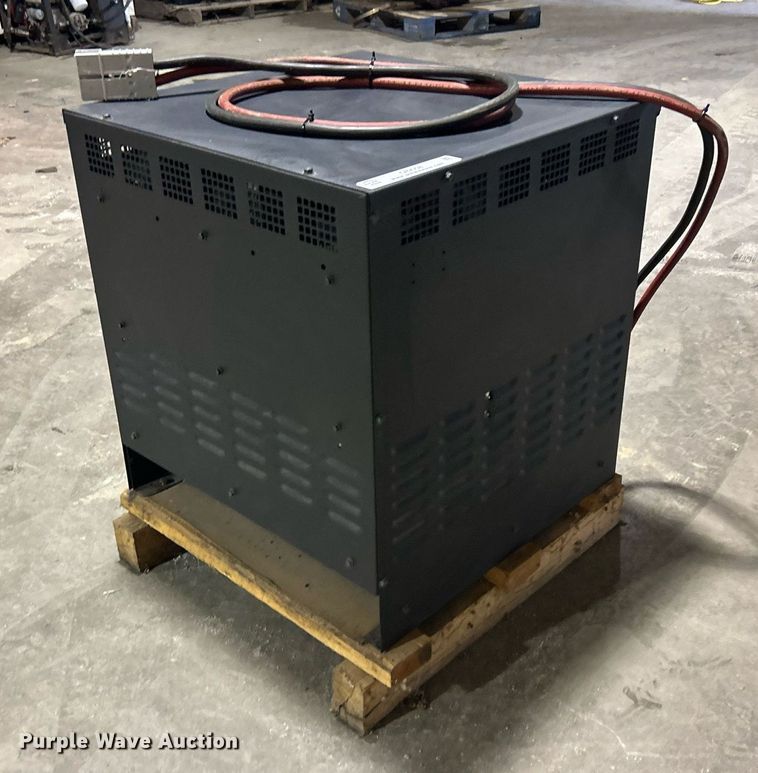 image for item OI9558 Extreme Power XPT18-865B forklift battery charger