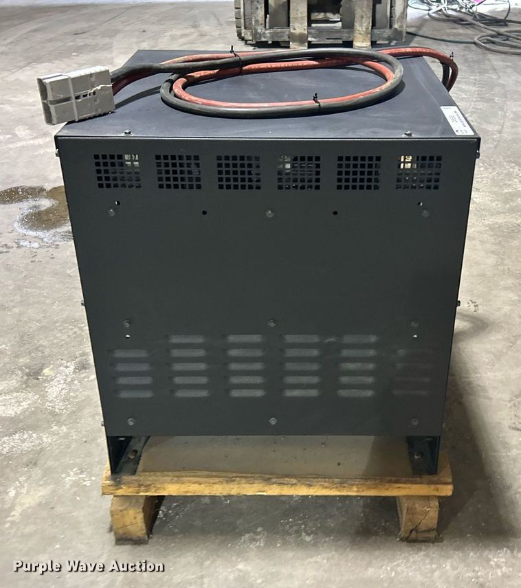 image for item OI9558 Extreme Power XPT18-865B forklift battery charger