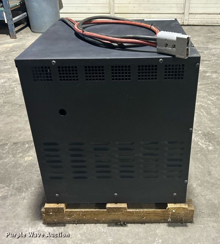 image for item OI9558 Extreme Power XPT18-865B forklift battery charger