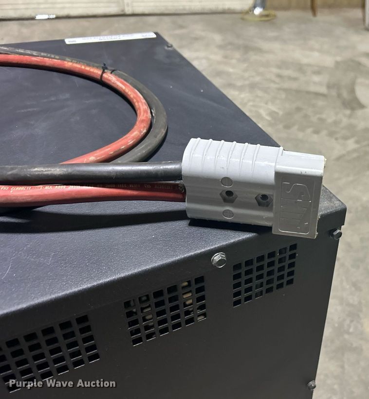 image for item OI9558 Extreme Power XPT18-865B forklift battery charger