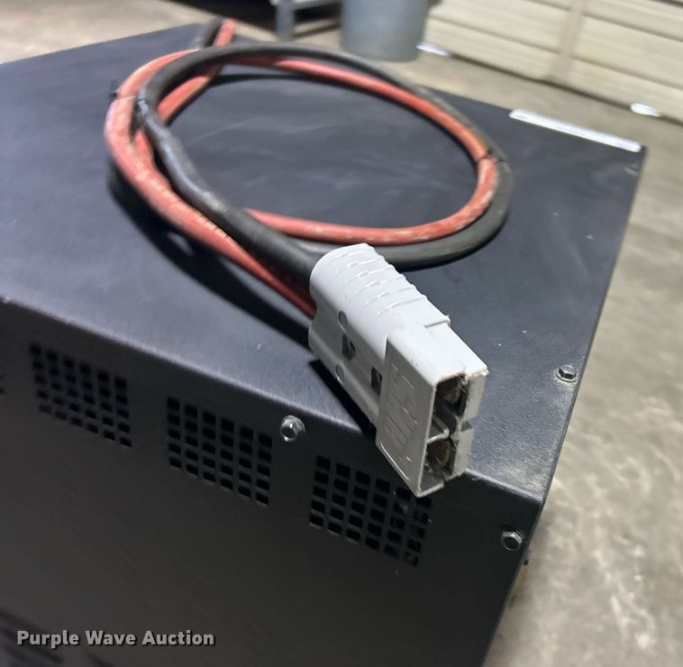 image for item OI9558 Extreme Power XPT18-865B forklift battery charger