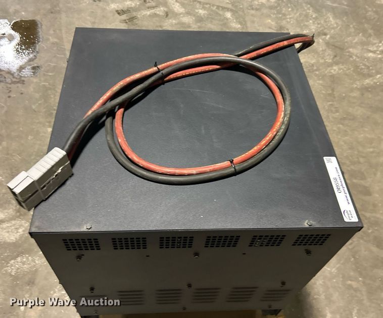 image for item OI9558 Extreme Power XPT18-865B forklift battery charger
