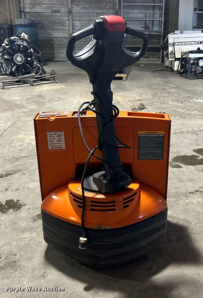 image for item OI9559 Toyota 7HBW23 pallet jack