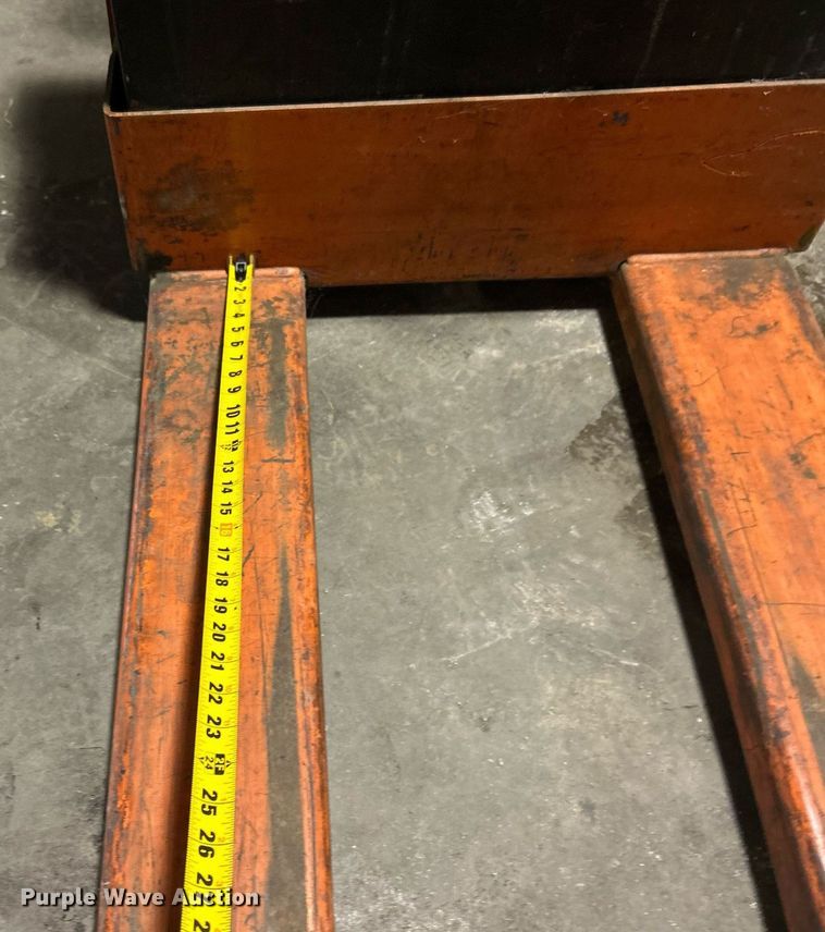 image for item OI9559 Toyota 7HBW23 pallet jack