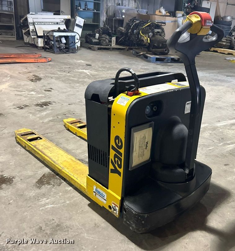 image for item OI9560 Yale MPB040-EN24T2748 pallet jack