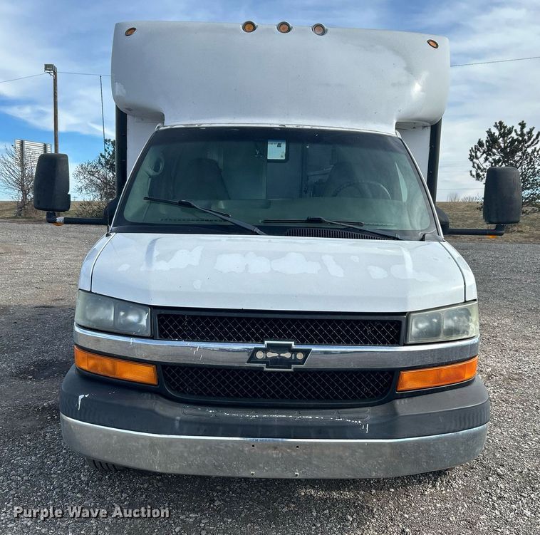 image for item OI9562 2006 Chevrolet Express food truck