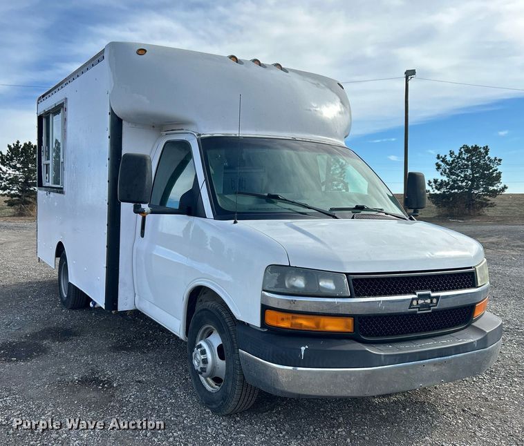image for item OI9562 2006 Chevrolet Express food truck