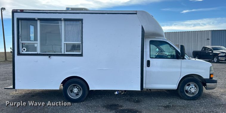 image for item OI9562 2006 Chevrolet Express food truck