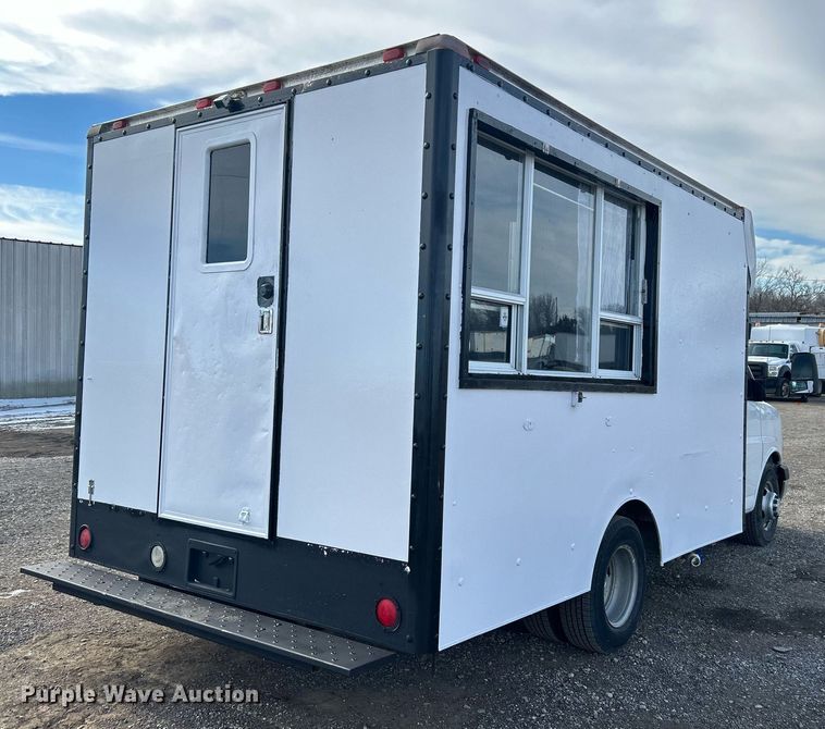 image for item OI9562 2006 Chevrolet Express food truck